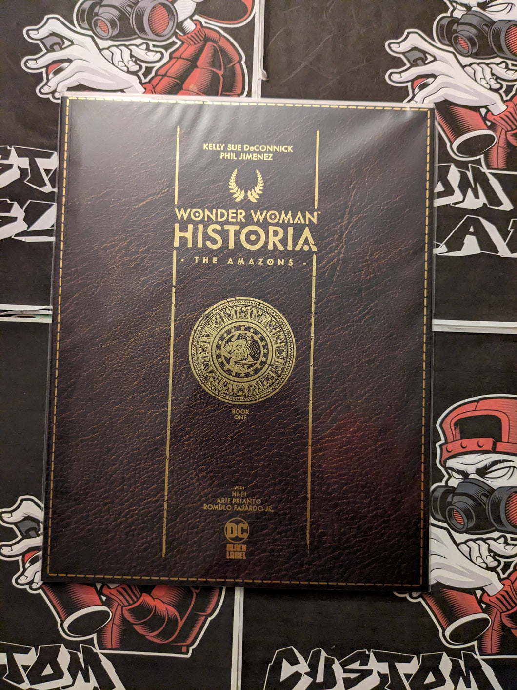 Wonder Woman Histora #1 1:25 Faux leather variant